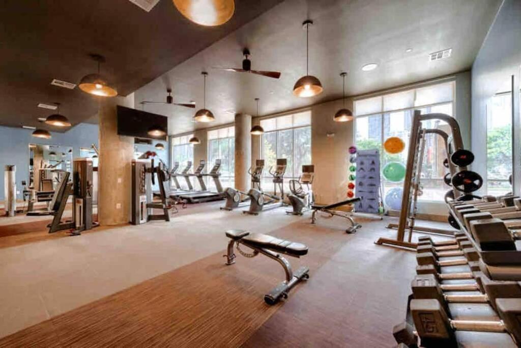 Downtown Living 1Br W/ Free Parking Garage Apartamento Houston Exterior foto
