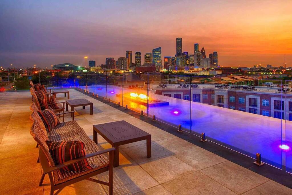 Downtown Living 1Br W/ Free Parking Garage Apartamento Houston Exterior foto